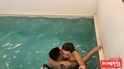 Couple Fucking In The Pool Until The Husband Comes In His Girl's Mouth free video