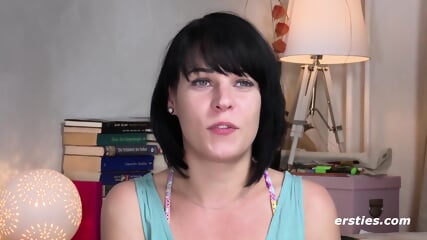 Ersties - Studentin Marie S. Aus Berlin Kommt Mit Glasdildo Zum Hhepunkt free video
